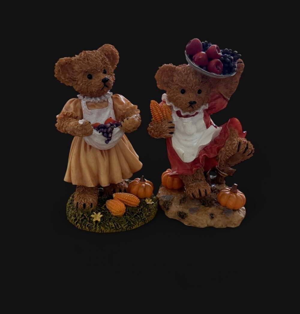 Home Interiors 2002 Fall Harvest Bear Figurines Set of 2